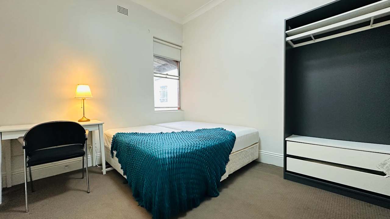 Furnished room in a flatshare