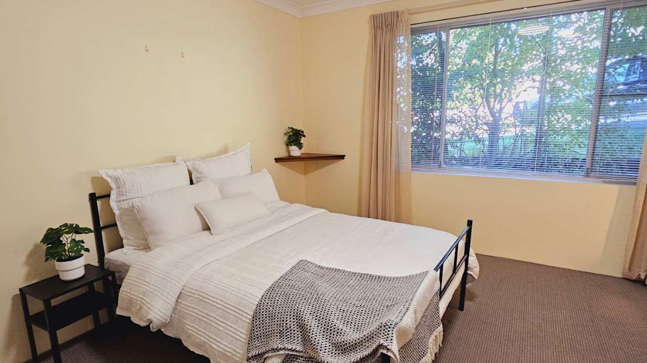 Furnished room in a flatshare