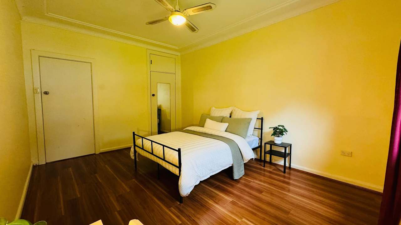 Furnished room in a flatshare