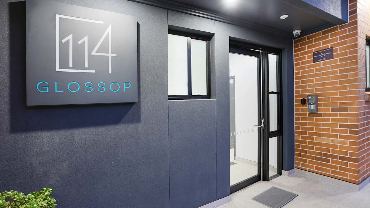 Unfurnished room studio flat for rent