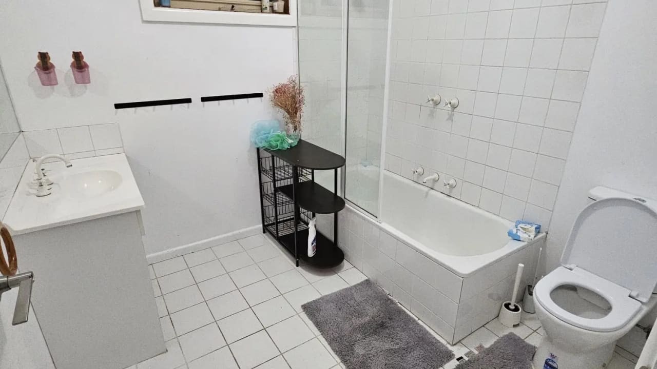 Room in a share house