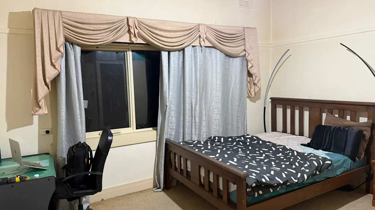 Furnished room in a share house