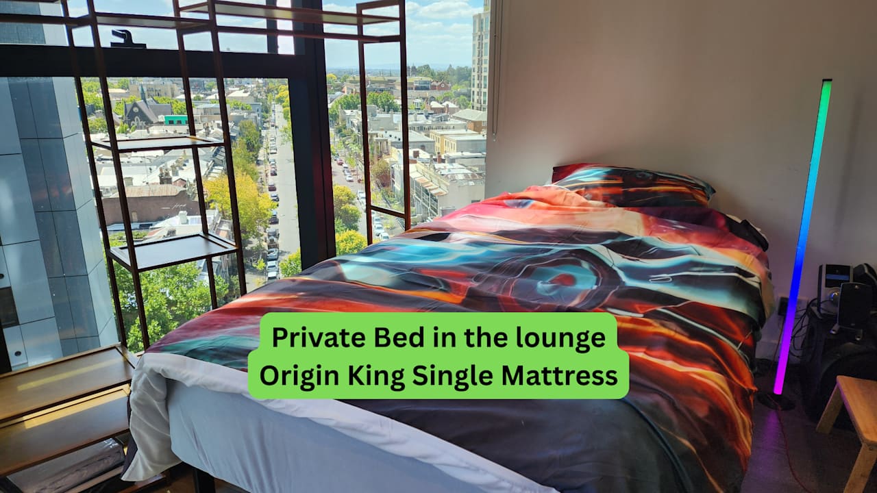 Furnished room in a flatshare