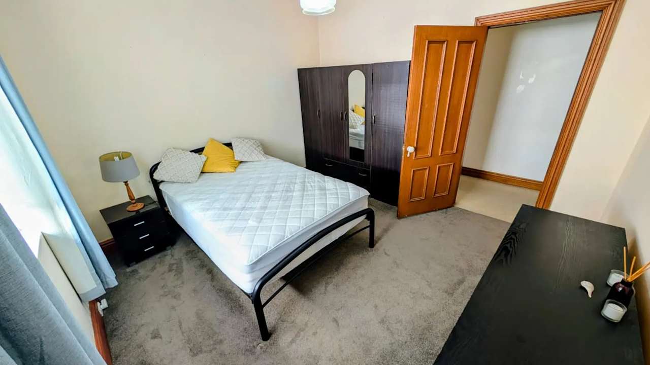 Furnished room in a share house