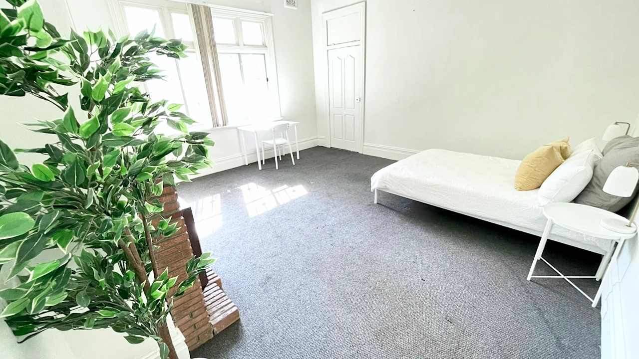 Room in a share house