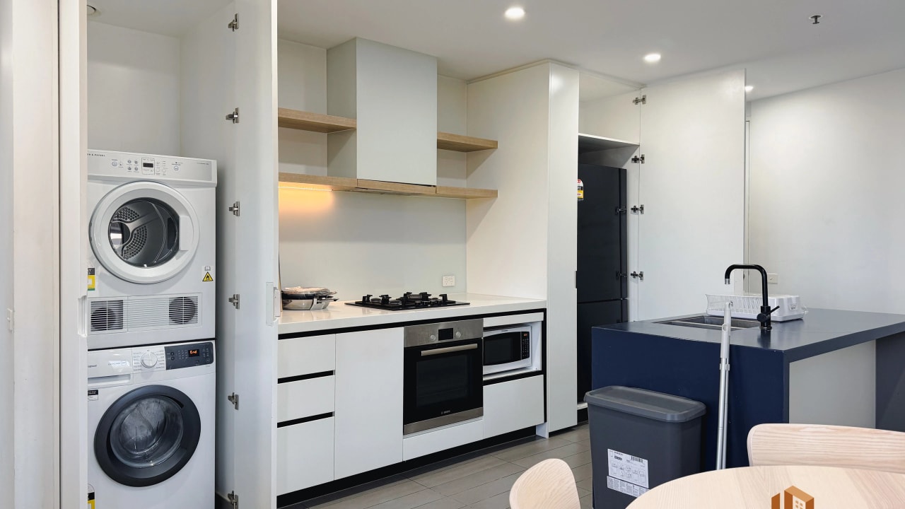Furnished room with ensuite in a flatshare