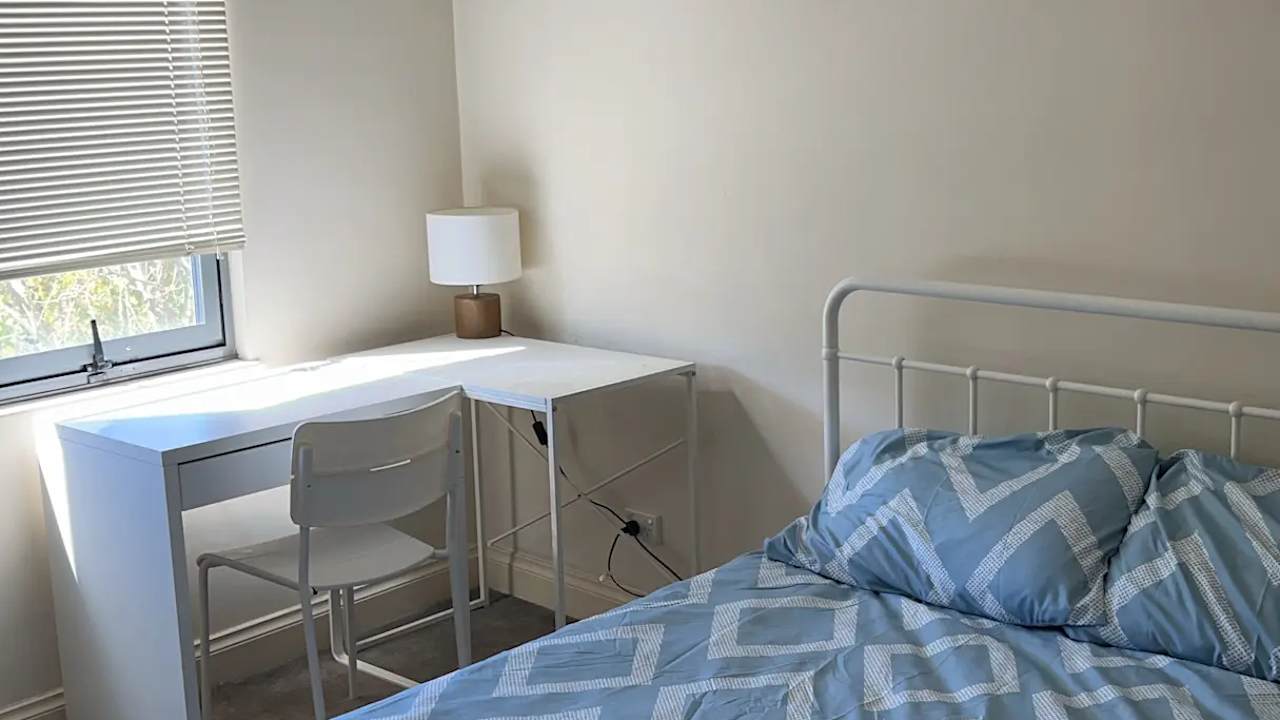 Furnished room in a flatshare