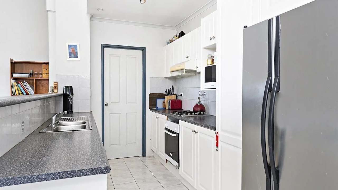 Unfurnished room in a flatshare