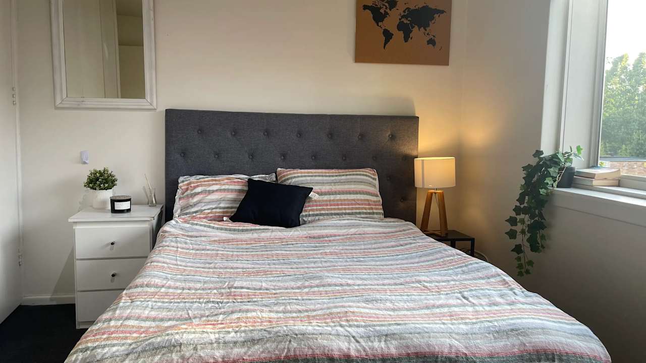 Furnished room in a flatshare