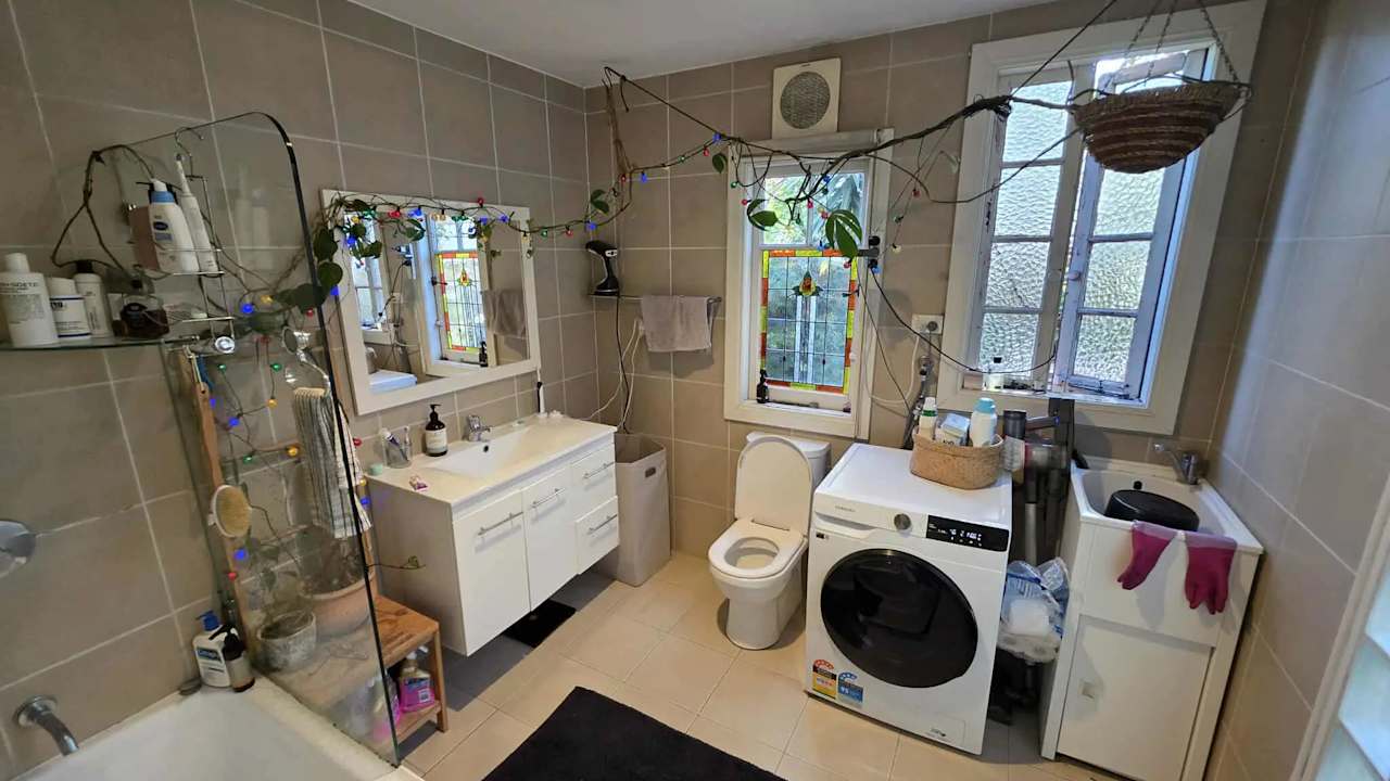 Unfurnished room in a share house