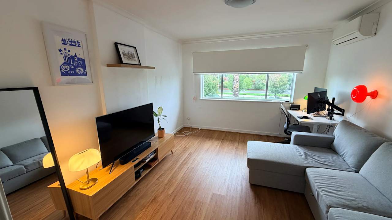 Unfurnished room in a flatshare