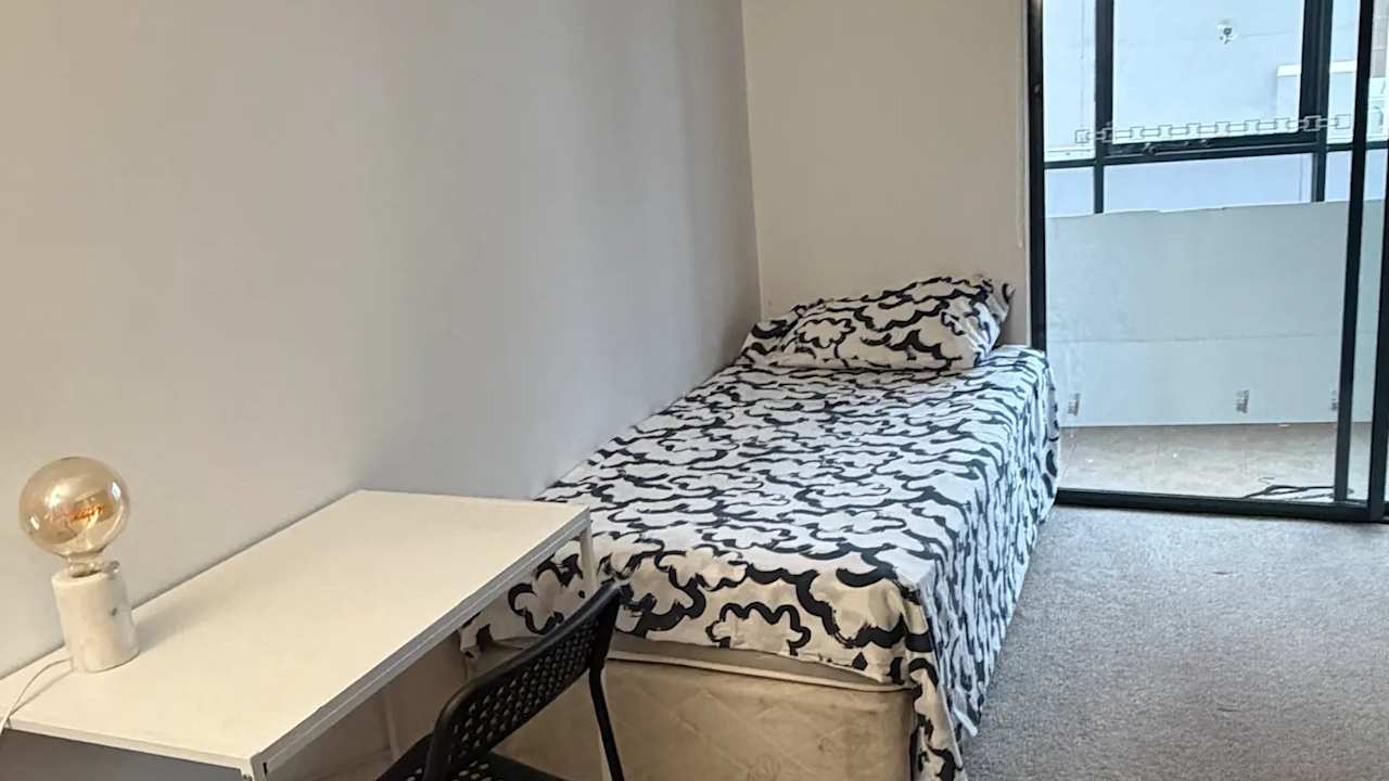 Furnished room in a flatshare