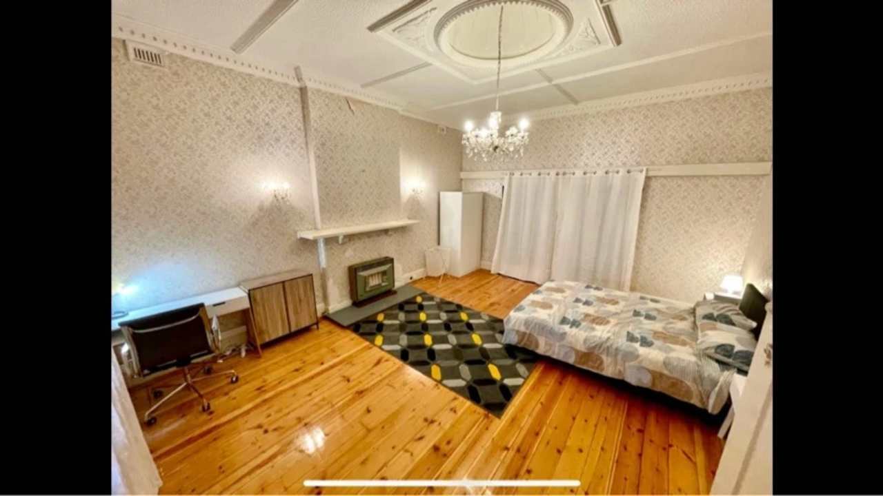 Room in a share house