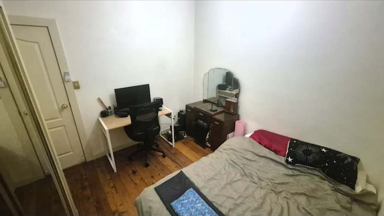 Unfurnished room in a share house