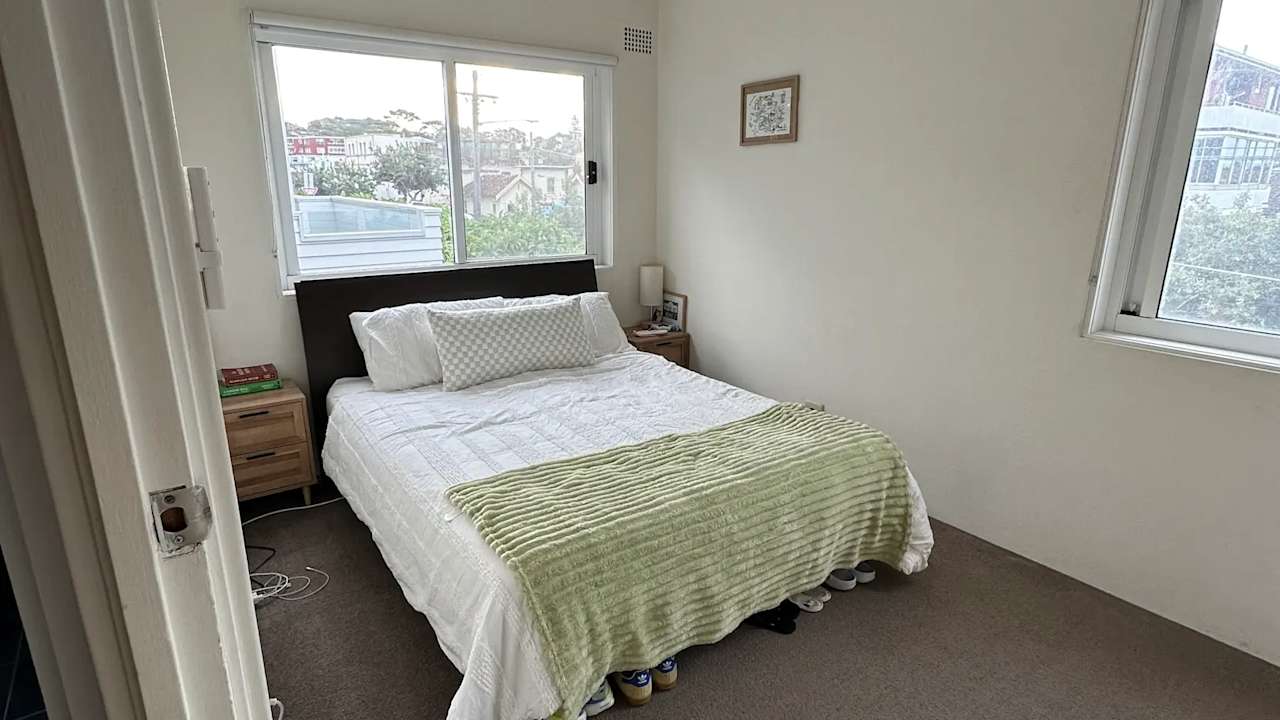 Furnished room in a flatshare
