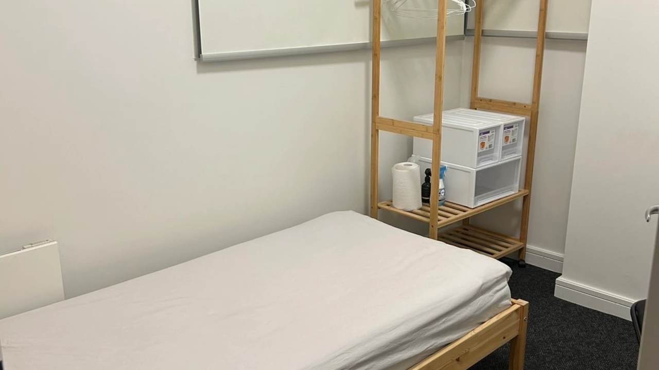 Furnished room in a flatshare