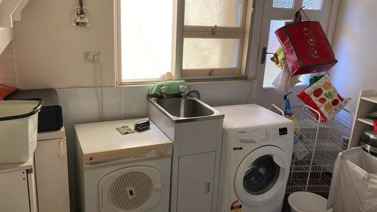 Room in a share house