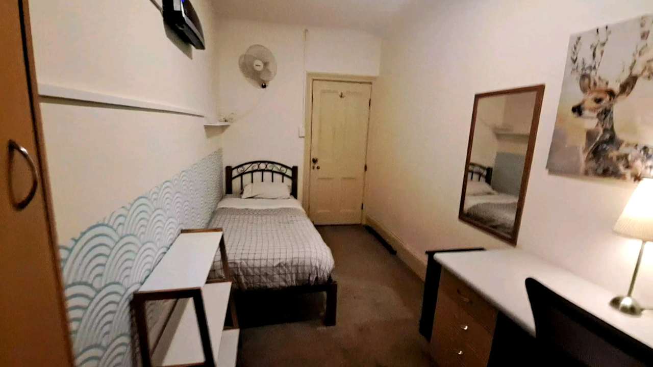 Furnished room in a share house