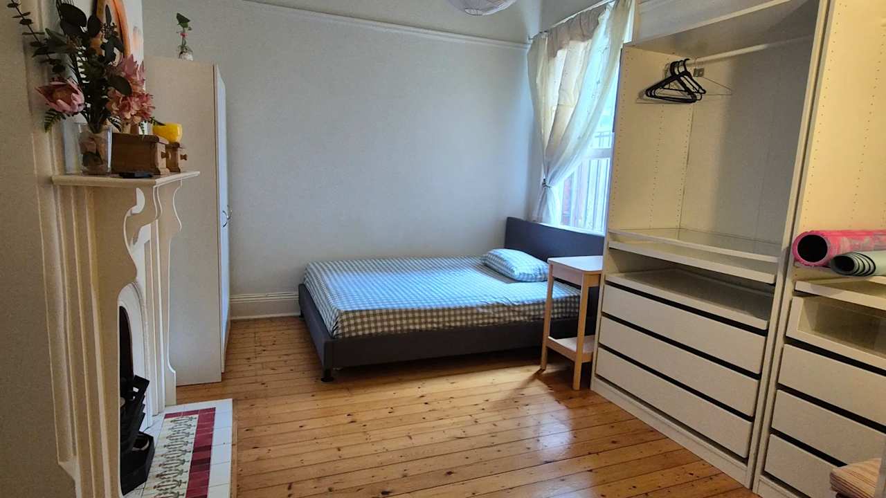 Furnished room in a share house