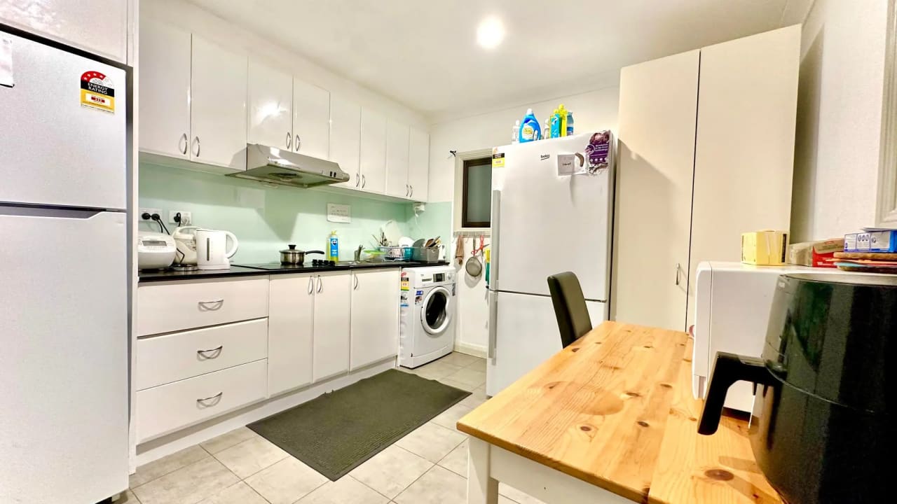 Room in a share house