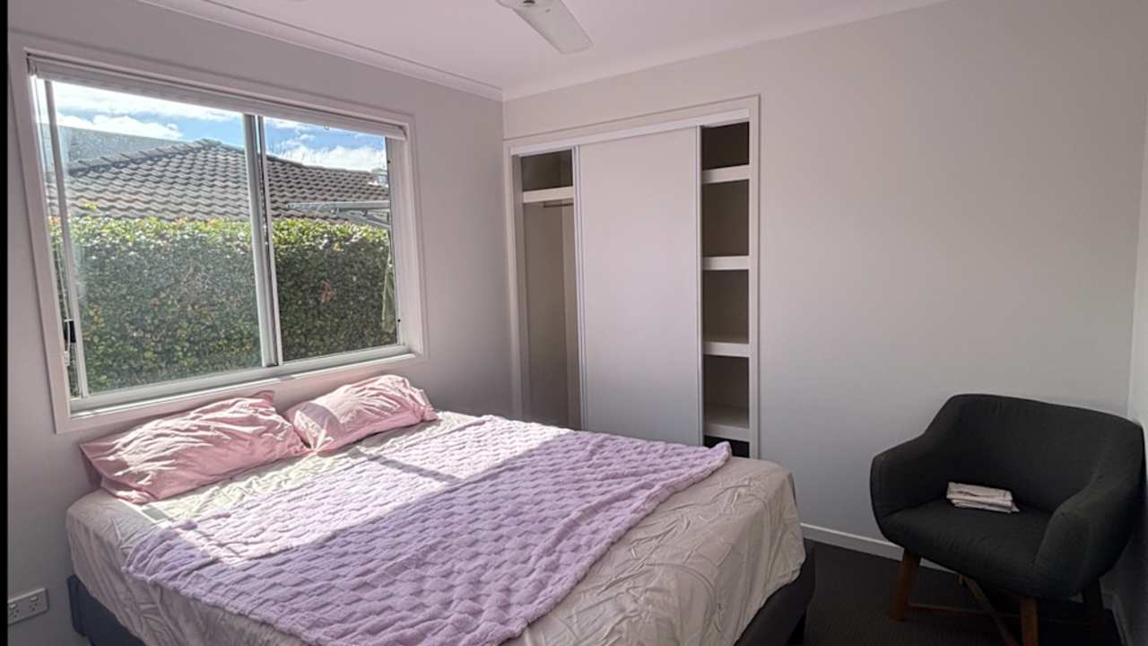 Room in a share house