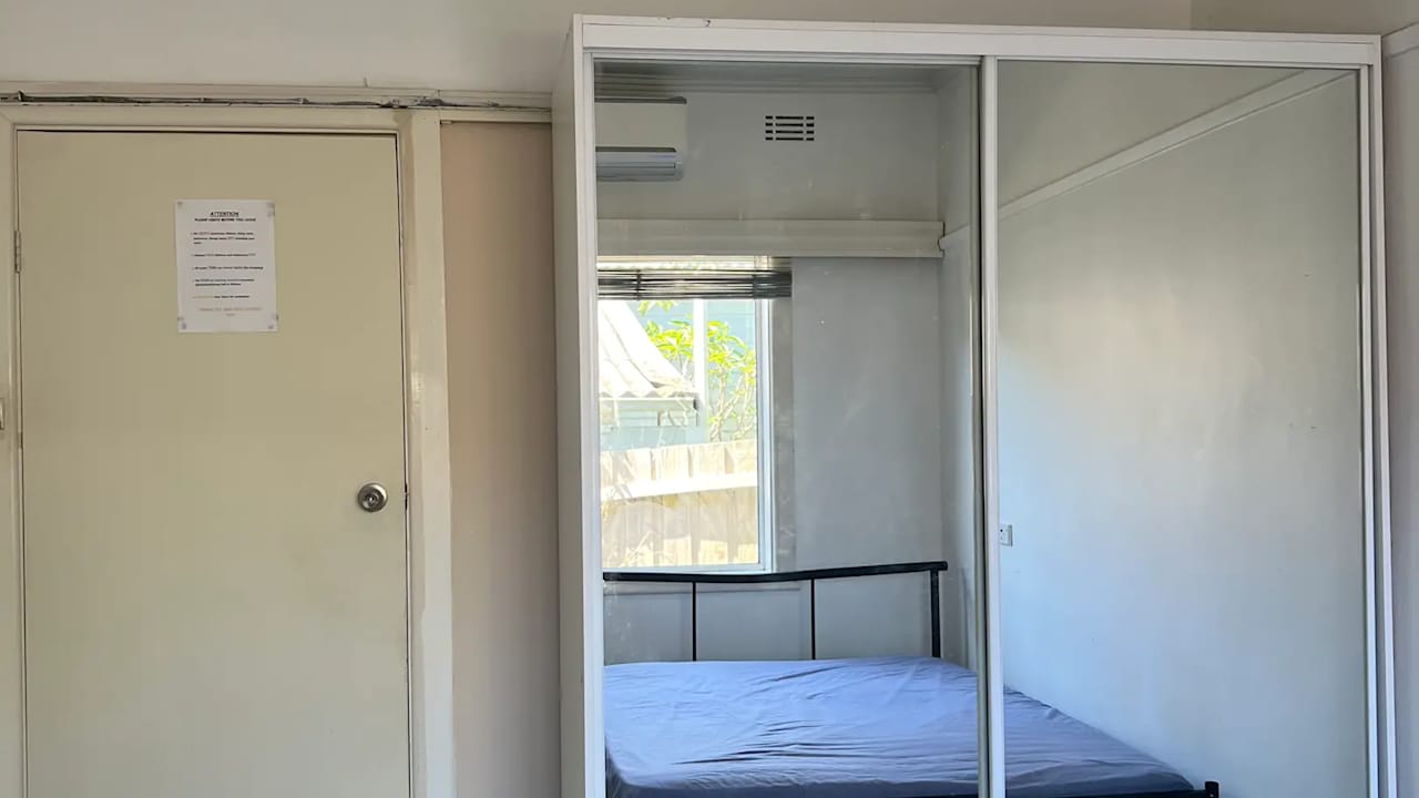 Furnished room in a share house