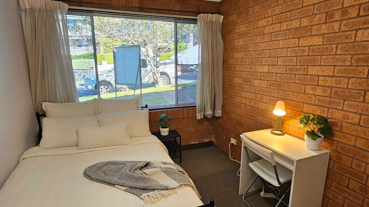 Furnished room in a flatshare