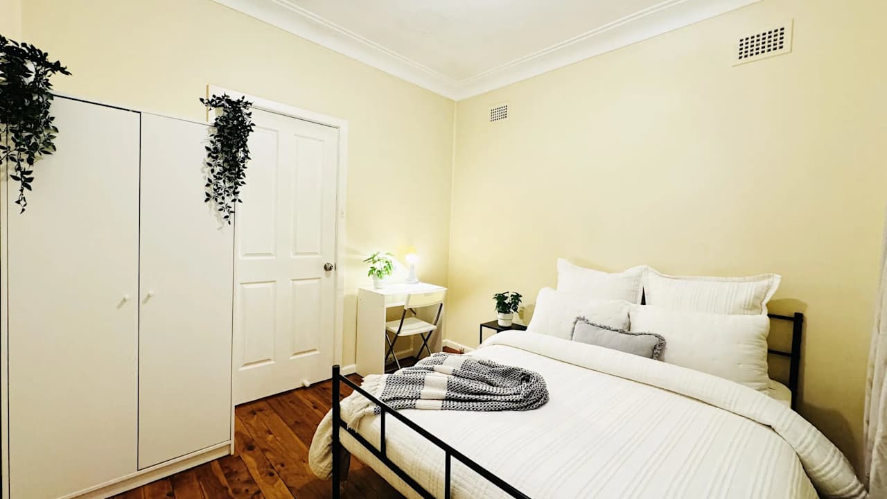 Furnished room in a share house