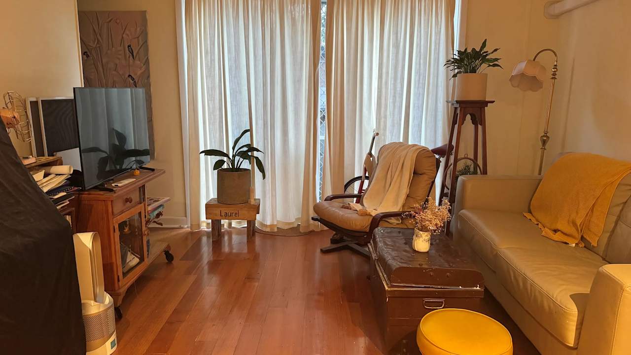 Furnished room in a flatshare
