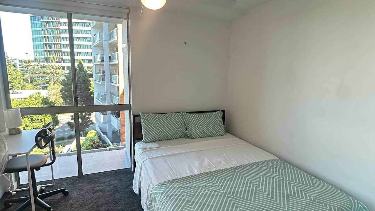 Furnished room in a flatshare