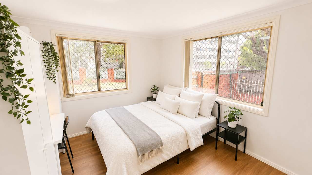 Furnished room in a flatshare