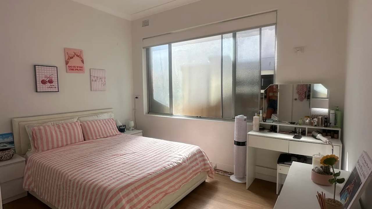 Furnished room in a share house