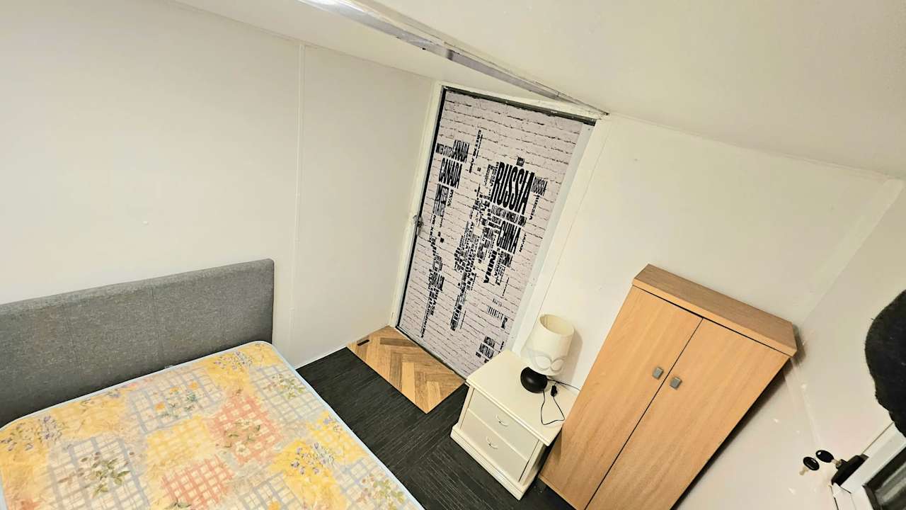 Furnished room in a share house