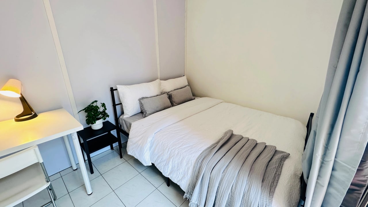 Furnished room in a share house