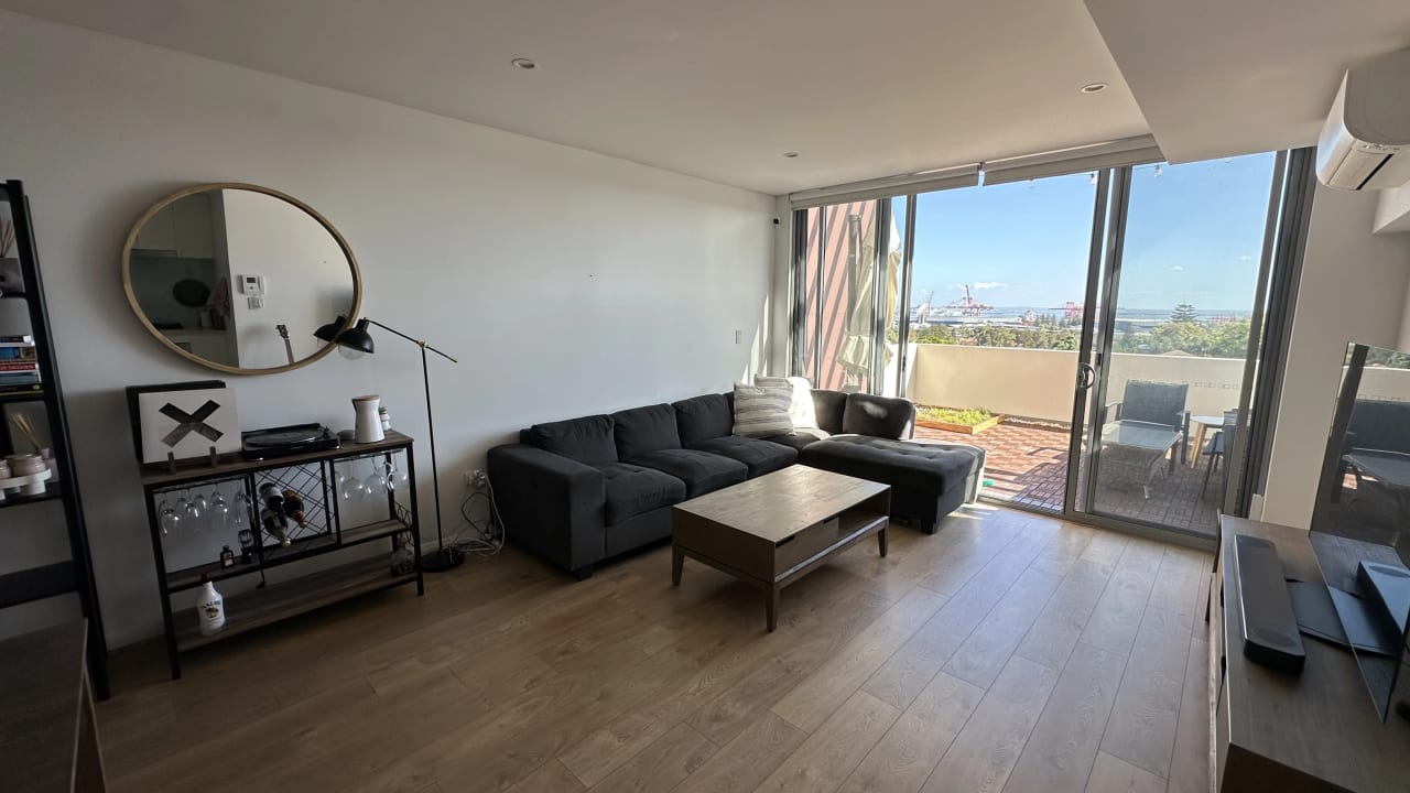 Unfurnished room in a flatshare