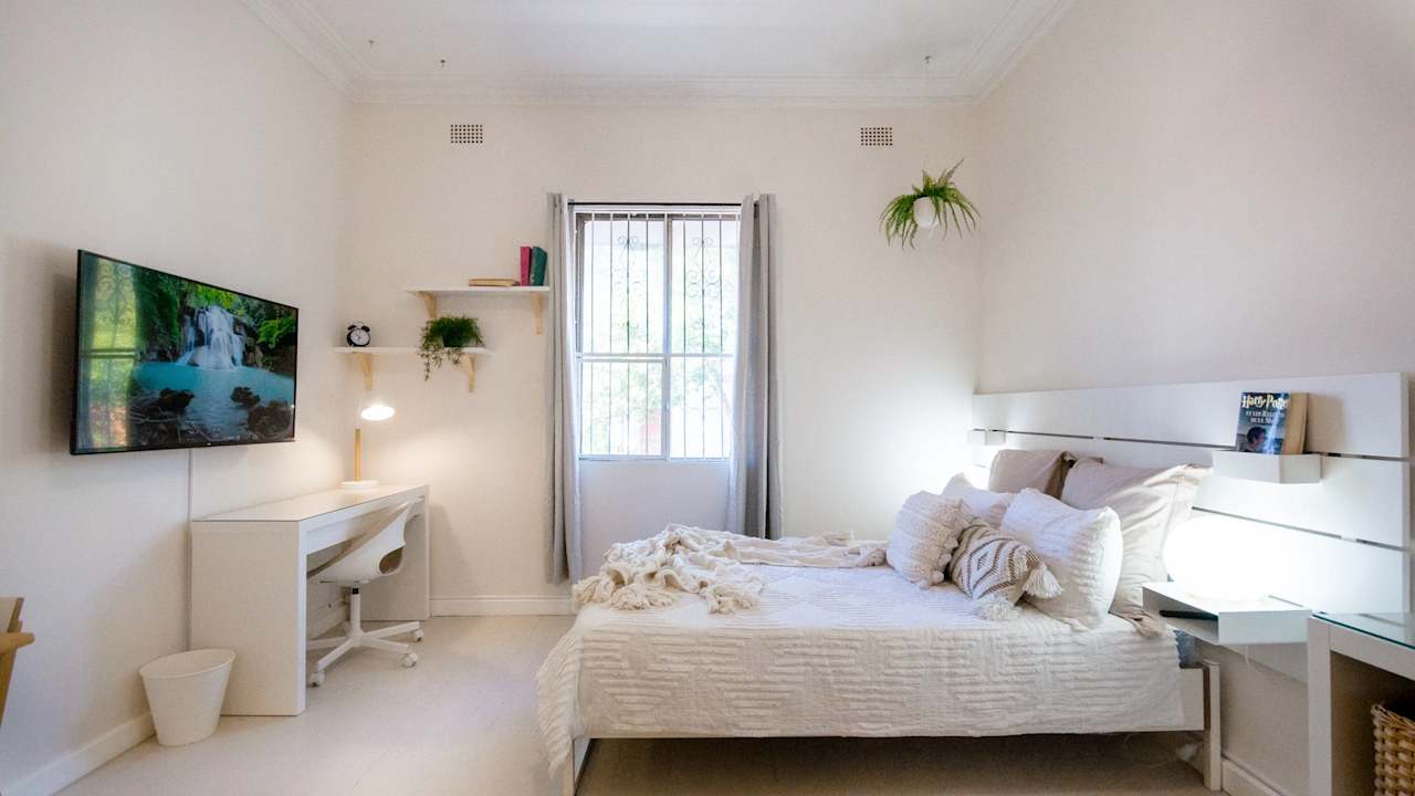 Furnished room in a share house