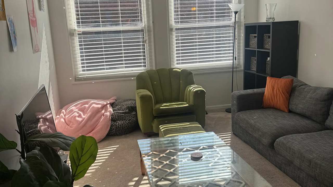 Furnished room in a flatshare