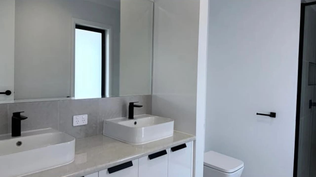 Unfurnished room in a share house