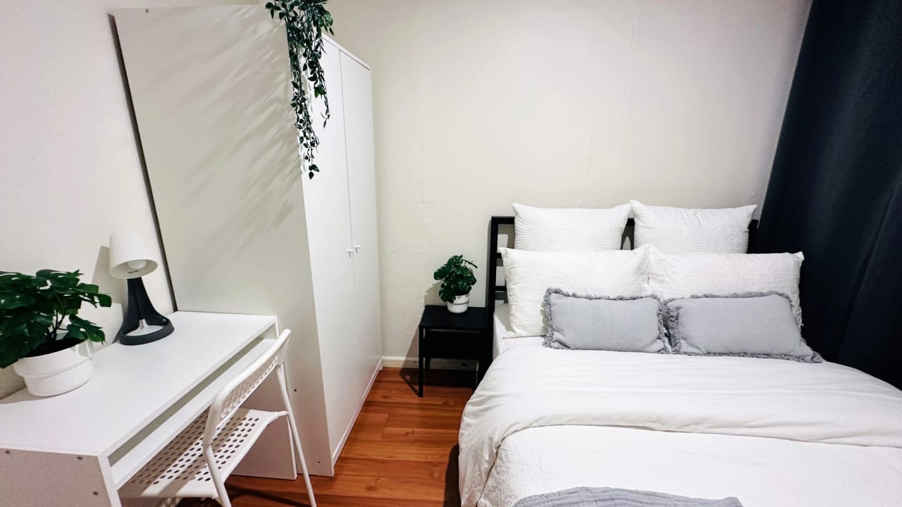 Furnished room in a share house