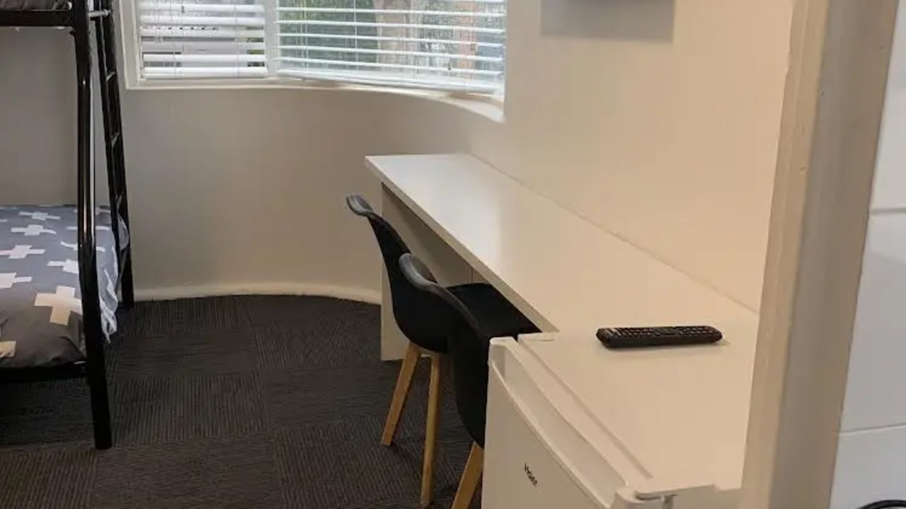 Furnished room in a flatshare
