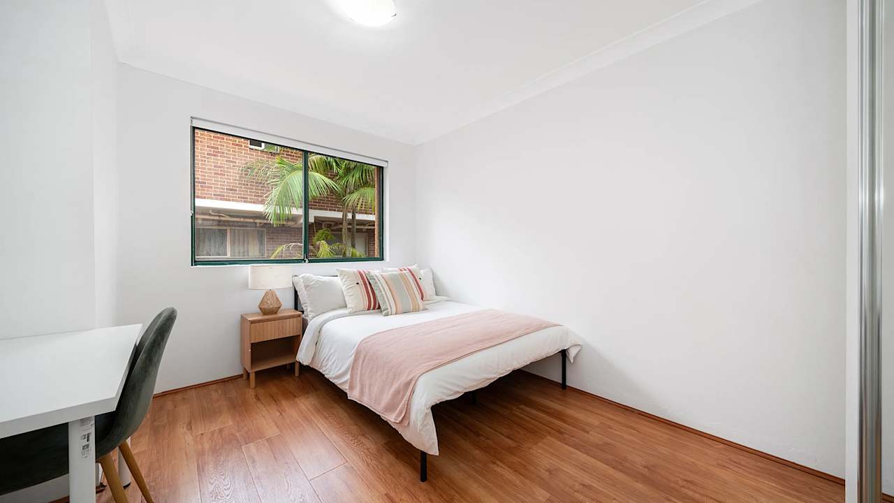Room in a share house