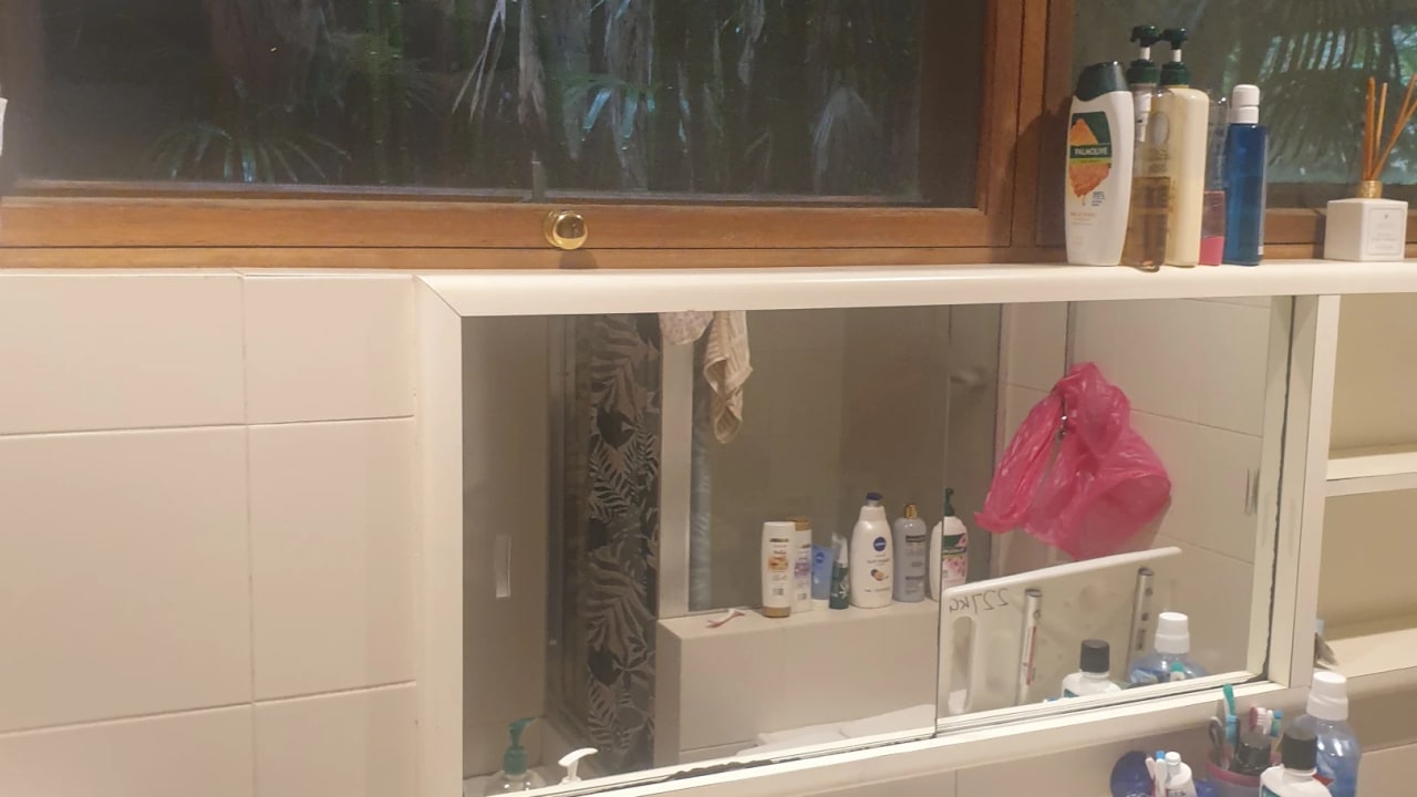 Room in a share house