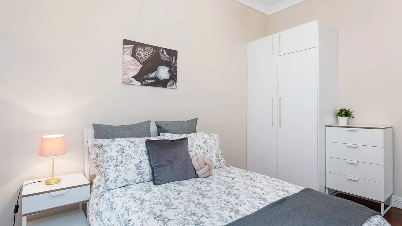 Furnished room in a share house