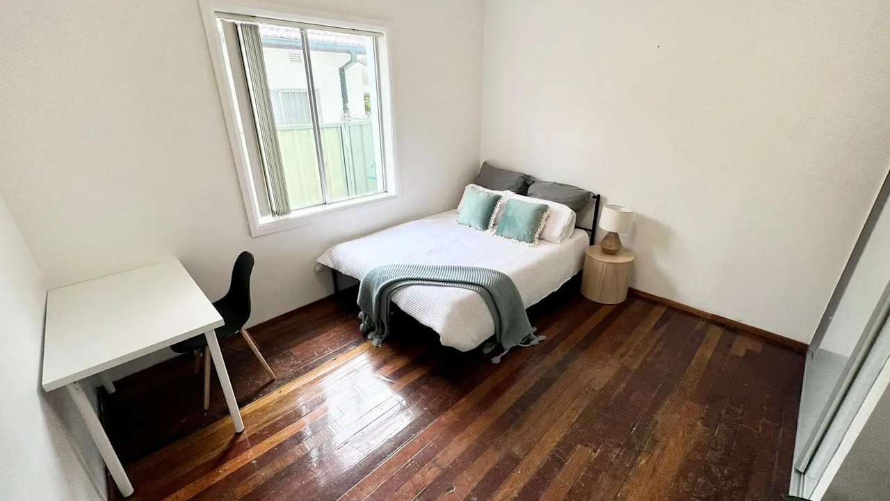 Room in a share house