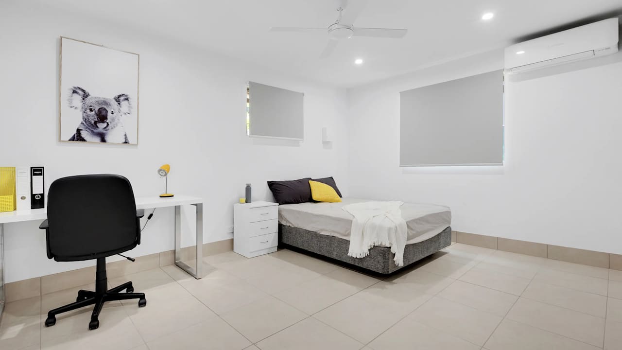 Furnished room in a share house