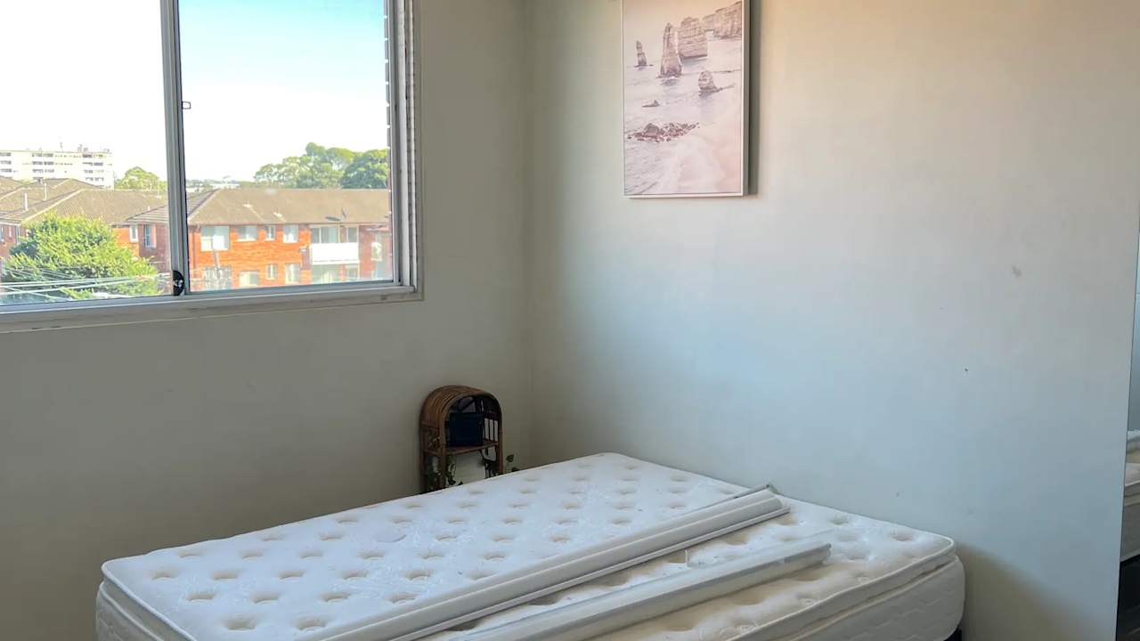 Furnished room in a flatshare