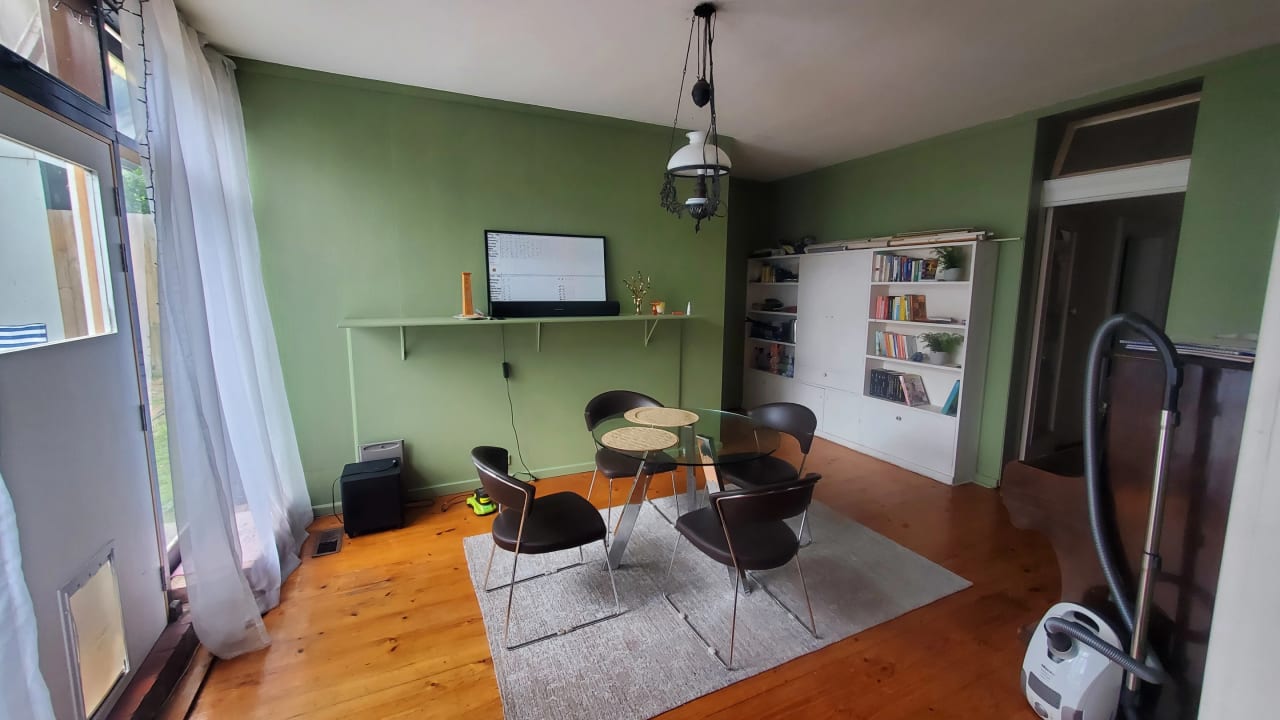 Room in a share house