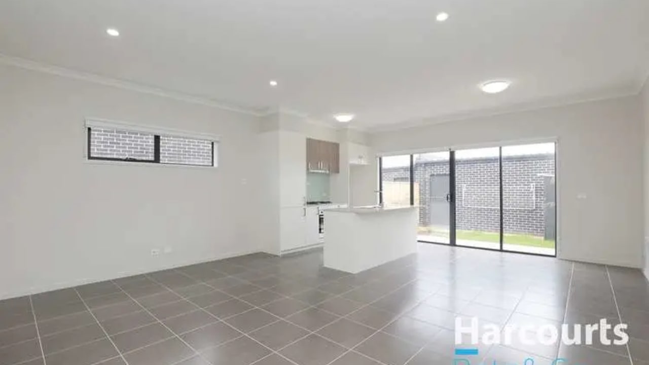 Unfurnished room with own bathroom