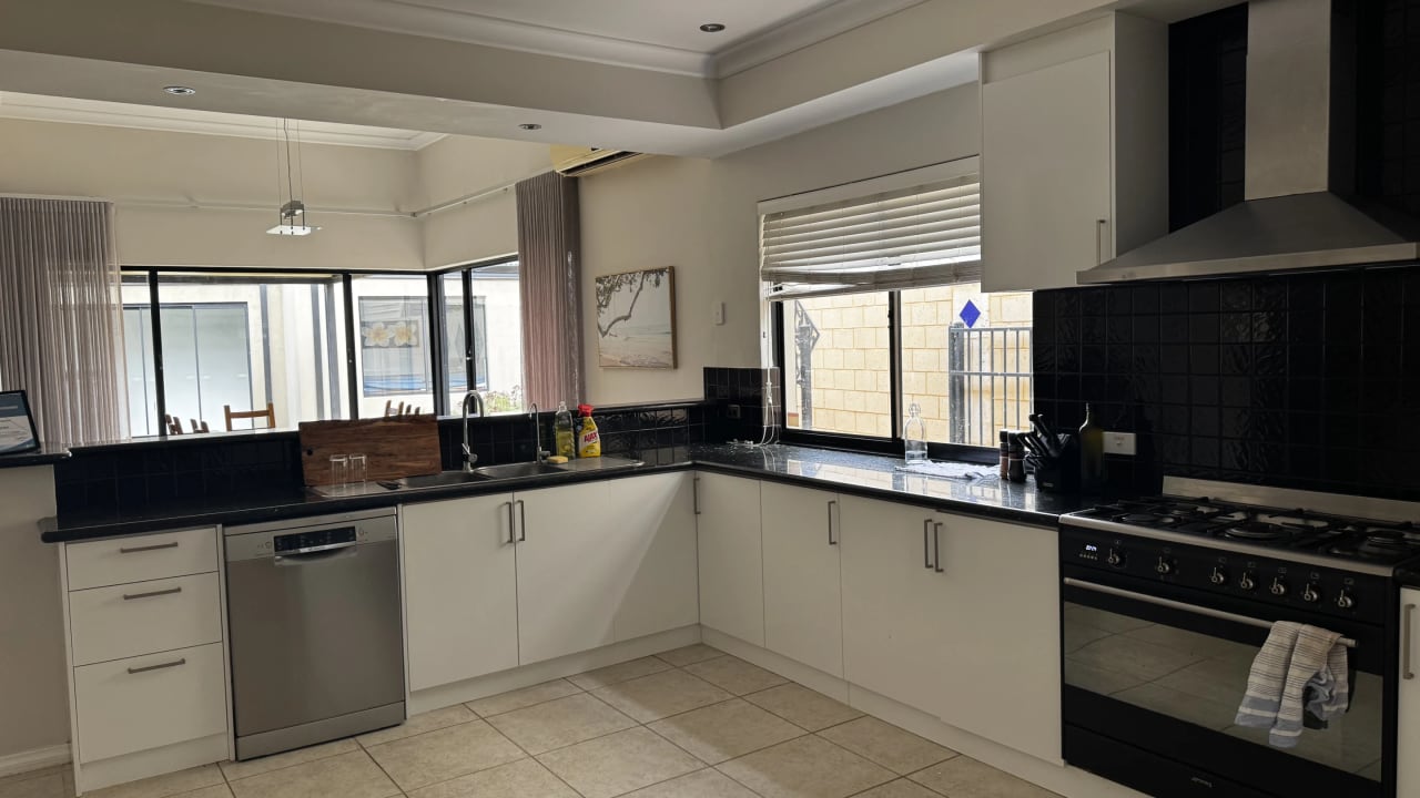 Furnished room in a share house