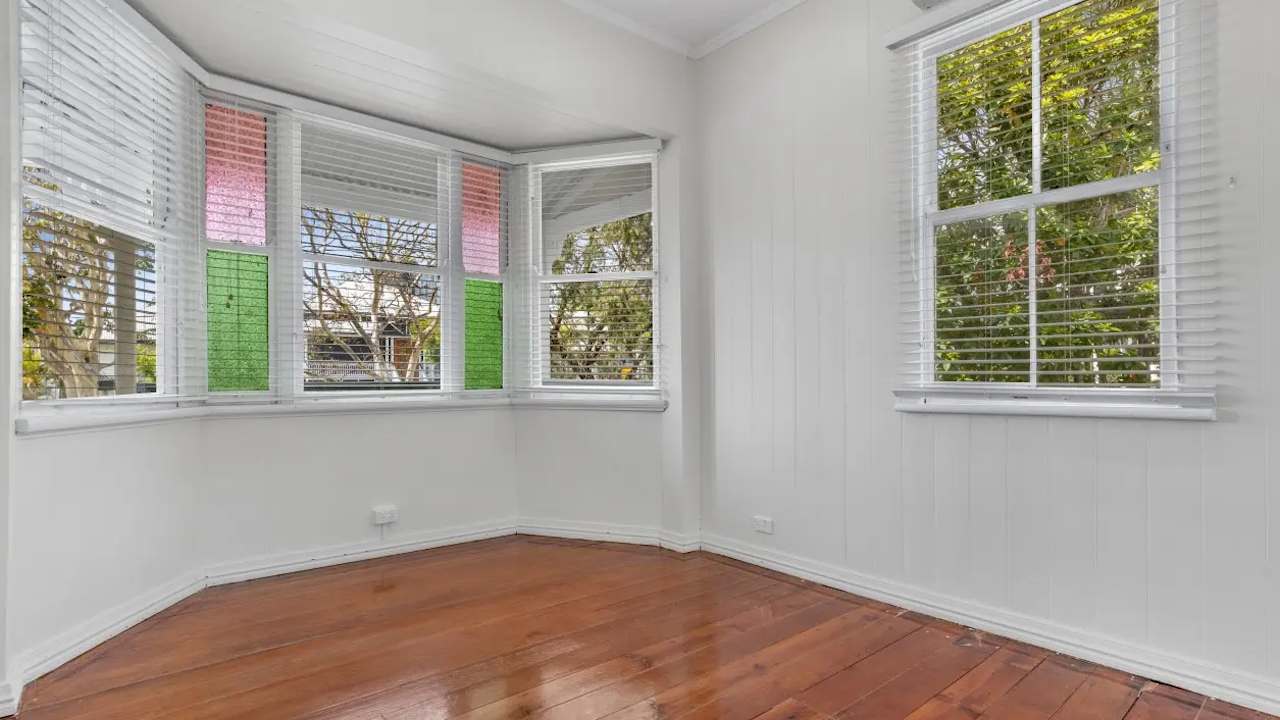 Unfurnished room studio flat for rent